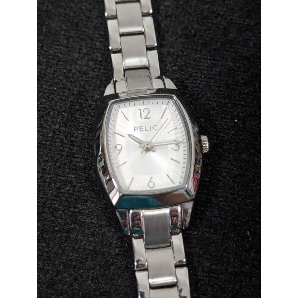 Relic Womens Silver Stainless Steel Watch Quartz Analog‎ 5.5 in Wrist